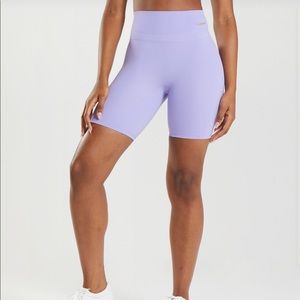 Whitney Simmons c Gymshark Wildflower Purple Biker Shorts